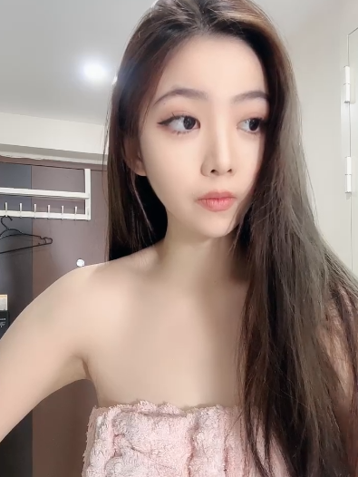 极品大奶嫩妹-银竹跳舞-裸舞秀(3V,5.24G)